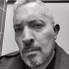 Darren Dennett's Instagram, Twitter & Facebook