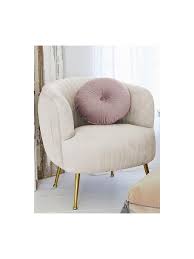 Questo cuscino per fedi di 20x20cm ha un design molto romantico realizzato con tessuto di velluto color avorio. Cuscini In Velluto In Vendita Online Westwingnow