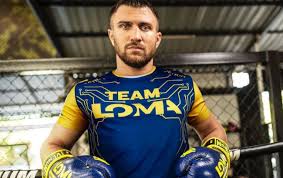 He is a former world champion in three weight classes. 0uvs3blxzx59gm