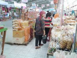 Ketua himpunan pedagang pasar kliwon (hppk) sulistiyanto. Ramadan Pasar Kliwon Kudus Diserbu Pembeli Dari Berbagai Daerah Kompasiana Com
