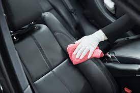 Le nettoyage professionnel de l'intérieur de la voiture fait dans un atelier spécialisé diffère nettement d'un simple nettoyage effectué à une. Entretien Du Cuir Pour La Voiture Voila Comment Ca Marche