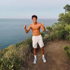 Show more posts from riquipuig8. Riqui Puig En 2021 Fotos De Futbol Jugadores De Futbol Futbolistas Guapos