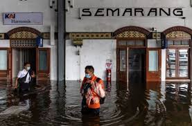 Bencana alam adalah suatu peristiwa alam yang mengakibatkan dampak besar bagi populasi manusia. Banjir Dan Bencana Beruntun Di Tengah Cuaca Ekstrem Menurut Pemerintah Itu Anomali Cuaca Kami Menyebutnya Krisis Iklim Bbc News Indonesia