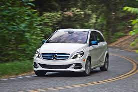 Det er montert under gulvet på en svært plassbesparende og kollisjonssikker måte. Fahrbericht Mercedes B Klasse Electric Drive 2014 Autobild De