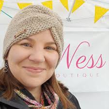 It's headband season! I just love fall!! 🍂 🍁 🍂 I'm whipping up a fresh  batch of these cozy headbands for @trailingofthesheepfestival in October!  Also, prep that cute #happyNESS tag! 😍 #