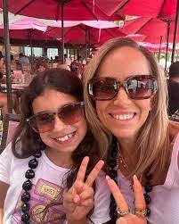 Julie Spiegel's Instagram, Twitter & Facebook