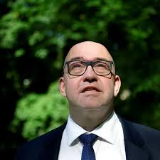 Dette pokeransiktet er verdt over en milliard kroner