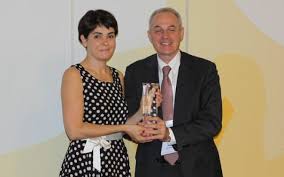 Andreea moldovan, directorul medical al spitalului de boli infecțioase din brașov și unul dintre cei mai cunoscuți epidemiologi din românia, a fost numită secretar de stat în ministerul sănătății. Andreea Moldovan Medicul Premiat De OrganizaÅ£ia MondialÄƒ A SÄƒnÄƒtÄƒÅ£ii Stiri Din Mures Stiri Targu Mures Liderul Presei Muresene