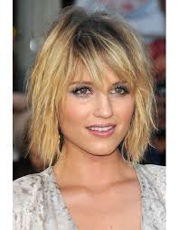 Magazine Vanity Fair France Coiffure Coupe De Cheveux Carre Plongeant Ondule Avec Frange