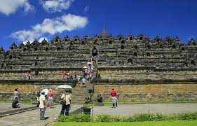 Ullambana, yaitu hari untuk menghormati leluhur atau seorang yang telah meninggal dunia. 4 Peninggalan Sejarah Bercorak Buddha
