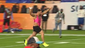 Nationals park streaker caught on camera. Wkrg Announcer Goes Off Script In Hilarious Call Of Super Bowl Streaker Take Off The Bra