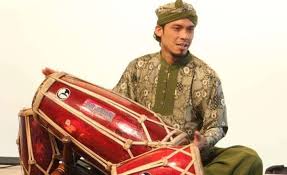 Sejak november 2010, angklung menjadi terdaftar sebagai alat musik tradisional karya agung warisan budaya lisan dan nonbendawi. Fungsi Jenis Dan Contoh Alat Musik Ritmis Tradisional Serta Modern
