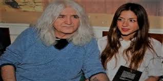 Η σοφία καρβέλα με αφορμή τα γενέθλιά της μας έδειξε μια σπάνια φωτογραφία του νίκου καρβέλα. Sofia Karbela H Sthri3h Ston Niko Karbela Meta Thn Apoxwrhsh Apo To Star Academy