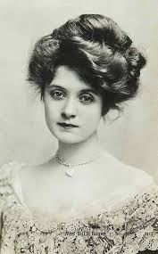 Are You A Good Witch Or A Bad Witch Quiz 1800 S This A A Very Beautiful Portrait The Lady In This Image Has No Makeup On Besides A Form Of Lipstick I Love Vintage Portraits Vintage Photos Portrait