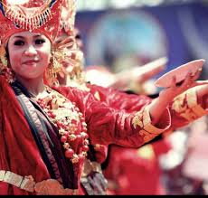Sumatera barat merupakan salah satu provinsi di indonesia yang juga memiliki pakaian, tarian, budaya, dan rumah adat. Pakaian Adat Sumatera Barat Baju Adat Minang Modern Update 2020