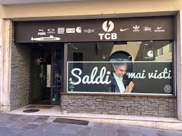 #italia #bocelli #meme #song #dance #dubboys #comedy #dankmemes #friends #funny #follow #funnyvideos #featureme #catchingfeelings #blind #tiktokitaliacomedy. Bocelli Meme Per Lo Slogan Saldi Mai Visti E Polemica