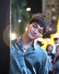 Oabnithi wiwattanawarang (โอบนิธิ วิวรรธนวรางค์), noto anche con lo pseudonimo di oab (โอบ) (bangkok, 2 agosto 1994), è un attore thailandese. Oabnithi Wiwattanawarang à¸› à¸‡à¹† Ig Oabnithi Oabnithi Nadaoartist Facebook