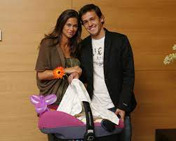 Zilda maria vieira teixeira is a member of vimeo, the home for high quality videos and the people who love them. Caras Claudia Vieira E Pedro Teixeira Radiantes Com A Filha Maria