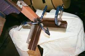 Welding Right Angle In The Jig Sometimes Making Straight Angles With Angled Steel Can Take Three Hands And Many Clamps L Straight Angle Welding Diy Welding