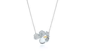 Ispirata alla natura, la collezione tiffany paper flowers® è caratterizzata da un equilibrio perfetto tra raffinata femminilità e modernità industriale. Tiffany Co Paper Flowers The First Fine Jewellery Collection Launched Within The Last 10 Years