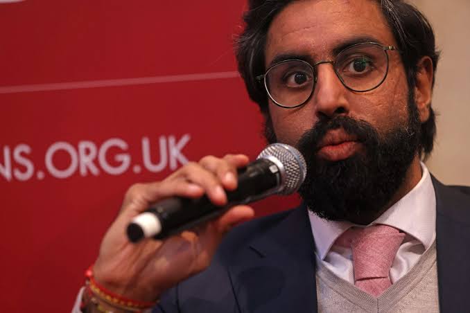 Labour MP demands 'tatty' England flags ripped down from lamposts | News Politics | Metro News