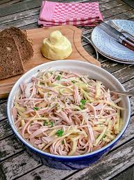 Schwabischer Wurstsalat Mit Kase Rezept Wurstsalat Wurst Kase Salat Wurstsalat Rezept