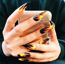 Sin embargo, es esencial cuidar de las uñas acrílicas. Diseno De Unas Acrilicas De Fuego Decorados De Unas