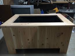 Einen Pflanzkubel Aus Douglasie Holz Selber Bauen Diy Pflanzkubel Selber Bauen Blumenkasten Holz Pflanzkubel