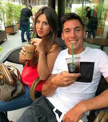 La ceremonia, celebrada por lo civil, tuvo lugar en un restaurante de sant fost de campsentelles (barcelona). El Album De Amor De Aleix Espargaro Y Laura Montero El Piloto Espanol Aleix Espargaro Y Su Pareja Marca Com