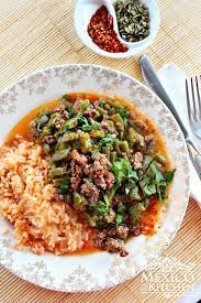Nopales With Ground Beef In A Piquin Sauce Mexican Recipes Recipe Mexican Food Recipes Authentic Beef Recipes Mexican Food Recipes