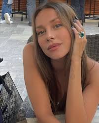 Follow @ester_esposito_2021 . Belleza . . . . . . . . . . . . . . . . . . .  . . . . . . . . #lacasadepapeledit #lacasadepapelmask #carlasdreams  #training #juvia #nalu #gajeel #corridos #ester_esposito_2021