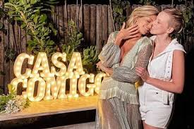 Vitória strada e marcella rica fazem anúncio e surpreendem a todos. Vitoria Strada E Pedida Em Casamento Por Marcella Rica
