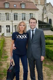 Originally from amiens, she comes from a family of. Gala Brigitte Et Emmanuel Macron Iront En Vacances Au Fort De Bregancon En Aout