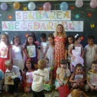 La grădiniță, școală, birou, sediul companiei sau la mall, aducem cu noi atmosfera de sărbătoare, multe activități distractive și educative, surprize și un moș. O Altfel De Serbare De Craciun Vali Ivi 05 11 2012