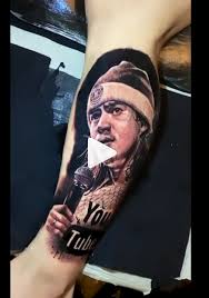 Nascido em bom jesus do piauí, começou a fazer vídeos para seu canal no youtube quando tinha quinze anos. Chico Morbene Faz Tatuagem Realista De Whindersson Nunes Portal Psiu