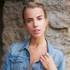 Lindsay Sawyer's Instagram, Twitter & Facebook