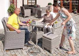 sitzgruppe fur kleine balkone bestehend aus zwei gartensessel hocher und kleiner runder tisch mit glasplatte aus poly gartensessel kleine balkone sitzgruppe