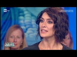 Ballando con le stelle, elisa isoardi infortunata partecipa lo stesso: Elisa Isoardi Torna Su Rai Uno Con Buono A Sapersi 07 09 2017 Youtube