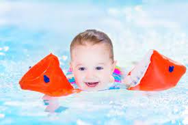 Meski demikian, bahan disinfektan yang biasanya terdapat dalam air kolam renang dinilai kurang baik untuk para. Bahaya Pelampung Lengan Untuk Anak Berenang Halaman All Kompas Com