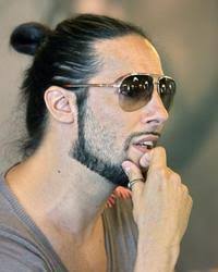 El bailaor español joaquín cortés presentará en colombia el próximo 21 de septiembre su nuevo espectáculo llamado dicen de mí, en el que se mezclan ritmos flamencos con un toque de jazz, informaron hoy los organizadores. Joaquin Cortes Vuelve A Su Publico Espanol Con La Gira Mi Soledad El Comercio