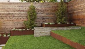 Stahl Stutzmauer Errichten Im Garten Cortenstahl Hang Gartengestaltung Gartendesign Ideen Hinterhof Designs