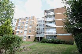 Estate / letting agents wallington. Shirley Heights Shirley Road Wallington 2 Bed Flat 300 000