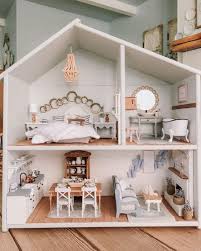 Les Petites Maison De Poupee April Eleven Blog D Idees Deco Pour Chambres D Enfants April Eleven En 2020 Meuble Maison Maison De Poupee Meubles Maison De Poupee