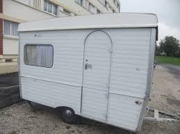 Feux, électricité, roulements et pneus neufs. Caravane Pliante Rigide Marche Fr