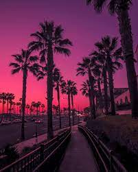 Established in 1905 and developed as a result of the 1920 discovery of oil in the huntington beach. Sunset At Huntington Beach California Oddlysatisfying