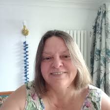 Hi my dull friends, I would like to introduce myself, Andrea, age 60 , shoe  size 6 (EU) from western Germany, the Cologne/Bonn area. Adore bananas when  they are still half green.