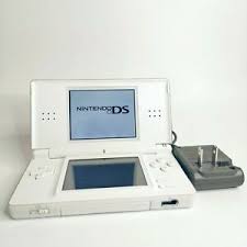 We have the largest collection of nds download and play nintendo ds roms for free in the highest quality available. Nintendo Ds Lite Consola Blanco Polar Look Gratis Mismo Envio Del Dia Cargador Ebay