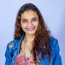 Lynn Andries's Instagram, Twitter & Facebook