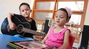 Semua yang ada dalam blog ini termasuk lirik lagu, video klip ataupun mp3 yang saya posting hanya sebagai referensi atau media pembelajaran untuk mempermudah pembaca mencari not pianika dari sebuah lagu yang. Chord Kunci Gitar Topi Saya Bundar Tribun Jateng