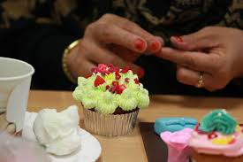 The cake itself will wow them as soon as they take a bite, but it's whatever creation you've placed on top that will initially grab their attention. Cupcake Decorating Class With Golden Sugar And Cupcake Saur Claudia Maria Karina